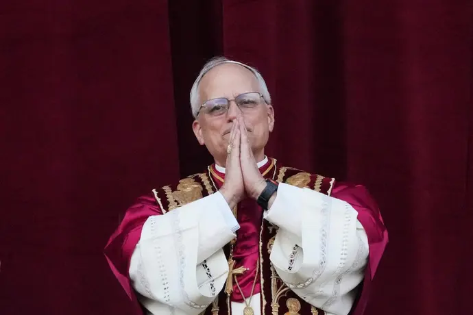 Papa León XIV pide a sacerdotes "usar el cerebro y no depender de la inteligencia artificial" para sus homilías