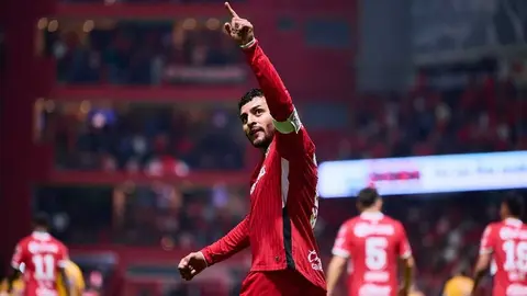 Alexis Vega rompe en llanto por elogios de José Saturnino Cardozo, leyenda de Toluca