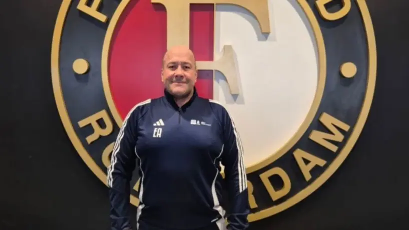 Enrique Alfaro, de Gobernador de Jalisco, a preparase con el Feyenoord para ser DT