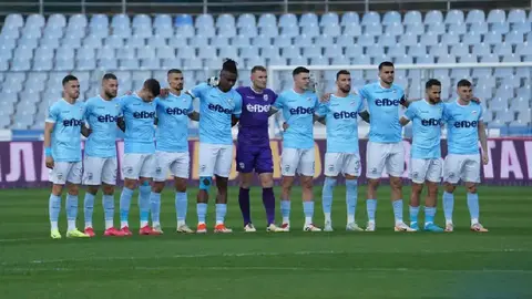 ¡Vaya oso! Partido en Bulgaria hace minuto de silencio por exjugador fallecido quien resultó seguir vivo