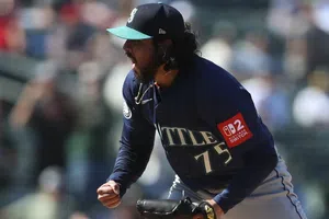 Andrés Muñoz y Rowdy Téllez comandan triunfo de Seattle sobre Athletics