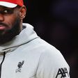 LeBron James luce indumentaria de Liverpool, equipo de la Premier League