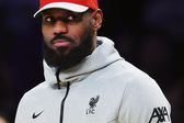 LeBron James luce indumentaria de Liverpool, equipo de la Premier League