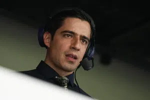 Pequeña aficionada de Andrés Vaca reacciona de forma conmovedora a la invitación del narrador