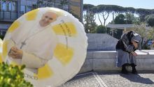 Papa Francisco usará mascarilla para respirar durante las noches