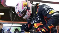 ¡Defienden a Checo Pérez! Aficionados revientan a Red Bull por ‘pésimo’ debut de Liam Lawson