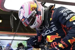 ¡Defienden a Checo Pérez! Aficionados revientan a Red Bull por ‘pésimo’ debut de Liam Lawson