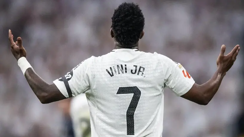 Aficionados del Barcelona insultan públicamente a Vinícius previo a Final de la Copa del Rey