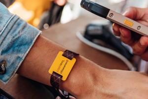 ¿Desaparecerán pulseras cashless de los conciertos? Esto dice PROFECO