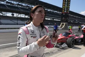 Mujeres que están revolucionando NASCAR: Pilotos, líderes e ingenieras