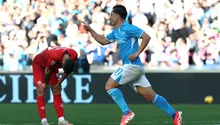 Napoli no le pierde pisada al líder Inter al vencer 2-1 a Fiorentina en la Serie A