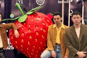 Jonas Brothers presumen jersey y revelan su amor por equipo del futbol mexicano