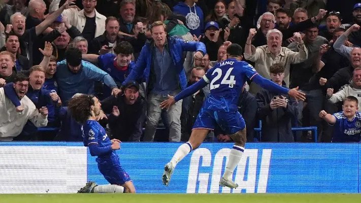 Chelsea hunde al Manchester United con gol de Cucurella