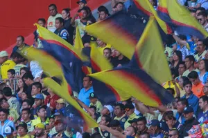 ¡Todos con el Tricampeón! Aficionado del América hace sorpresiva aparición en el EDC