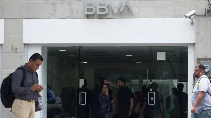 ¿Bancos abrirán este lunes 17 de marzo? Esto se sabe