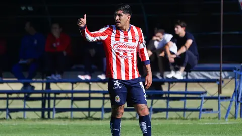 Víctor ‘Pocho’ Guzmán regresa a una convocatoria con Chivas para la Jornada 12