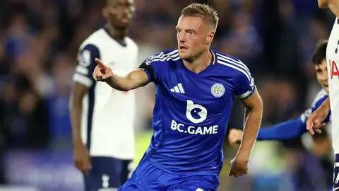 Jamie Vardy se expresa ante el descenso de Leicester: "Una vergüenza total"