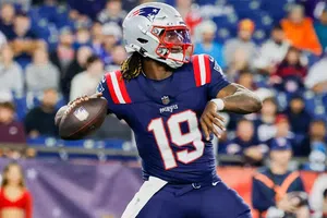 ¡Nuevo QB para Dallas! Cowboys intercambian un pick de Draft por Joe Milton III