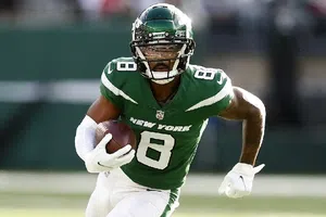 Buffalo Bills llegan a un acuerdo de un año con el receptor Elijah Moore