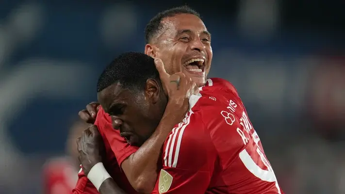 Copa Libertadores: Internacional vence a Nacional y aprieta la lucha en el Grupo F