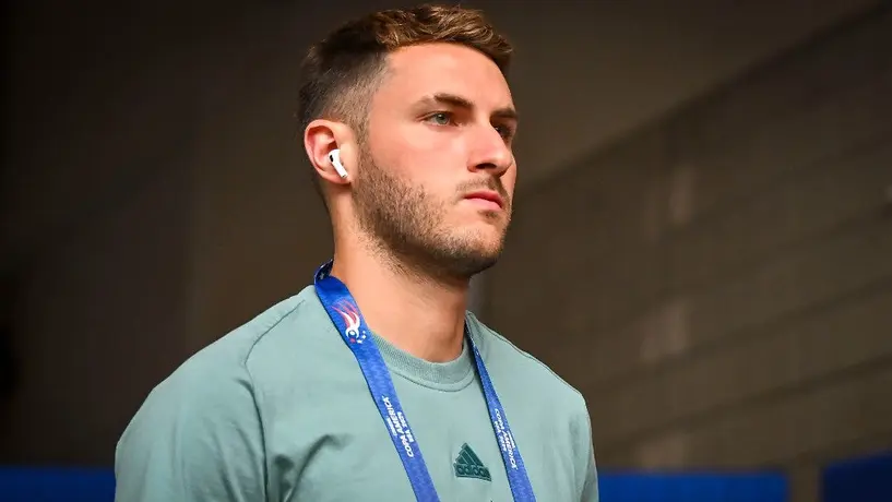 Santiago Giménez se 'rinde' ante el buen momento de Raúl Jiménez