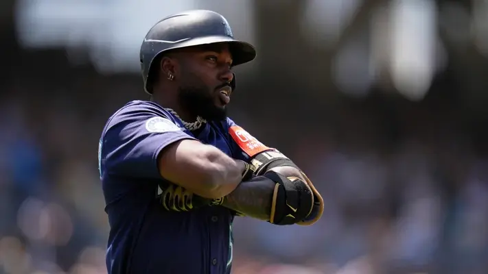 Randy Arozarena conecta cuadrangular en victoria de Mariners sobre los Padres