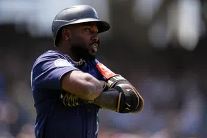 Randy Arozarena conecta cuadrangular en victoria de Mariners sobre los Padres