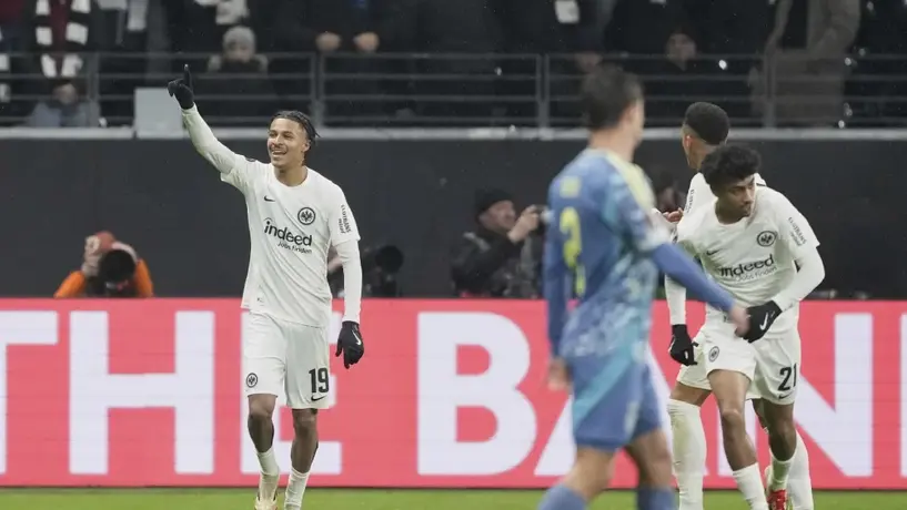 ¡Caminando! Frankfurt vuelve a golear al Ajax y se mete a Cuartos de Europa League
