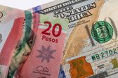 Dólar se dispara arriba de 21 pesos tras anuncio de aranceles a México y Canadá