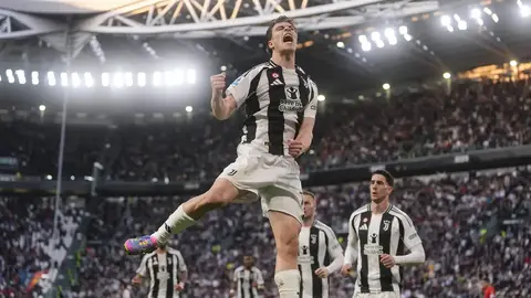 Juventus vence por la mínima al Genoa de Johan Vásquez