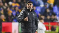 Veljko Paunovic auxilia a persona atropellada en Monterrey