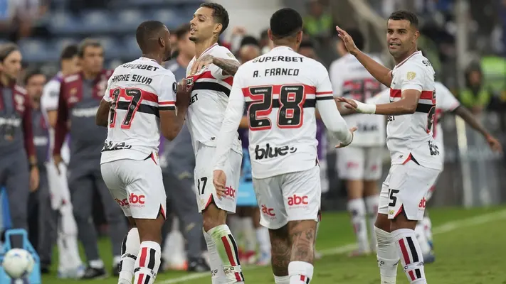 Doblete de André Silva da triunfo clave a Sao Paulo sobre Alianza Lima