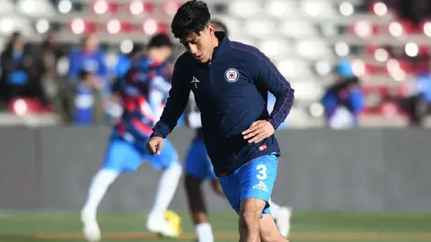 Omar Campos se lesiona por culpa del mal estado de la cancha del Jalisco