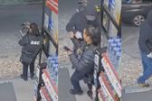 VIDEO: Asaltan a mujer policía a punta de pistola en Iztapalapa