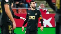 José Luis Gayà, jugador del Valencia, sufrió una luxación en su dedo y siguió jugando