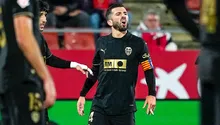 José Luis Gayà, jugador del Valencia, sufrió una luxación en su dedo y siguió jugando