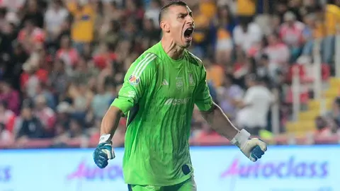 Paunovic defiende a Nahuel Guzmán tras expulsión: “Fue a saludar a aficionados nuestros”