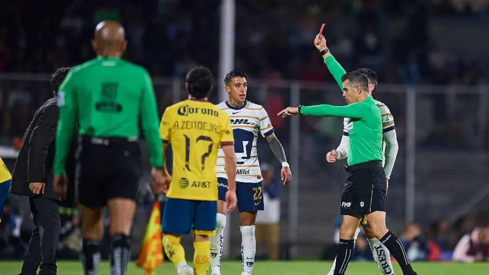 Comisión de árbitros reconoce error en la expulsión de Piero Quispe en Clásico Capitalino