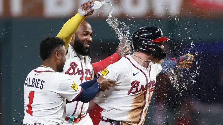 Alex Verdugo, pelotero mexicano, impulsa victoria de los Bravos de Atlanta