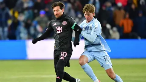 'Gato' Ortiz le pide su playera a Messi después del partido del Inter Miami en Concacaf