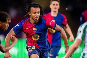 Koundé se estrena en la Kings League fallando penal