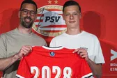 Hijo de Ruud van Nistelrooy firma su primer contrato profesional con el PSV