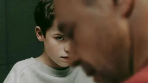 ¿Por qué todos hablan de ‘Adolescencia’, la serie de Netflix? Te lo explicamos