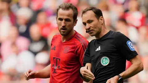 Harry Kane, suspendido con Bayern Munich y podría ganar su primer titulo desde la grada