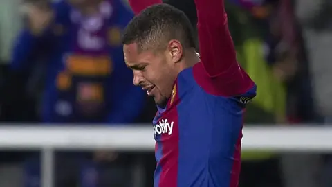 Barcelona hace oficial el traspaso de Vitor Roque hacia Palmeiras