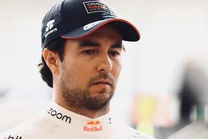 Checo Pérez revela que ha platicado con varios equipos para volver a la F1 en 2026