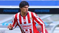 Chivas reconoce a Erick Gutiérrez por sus 200 partidos en Liga MX