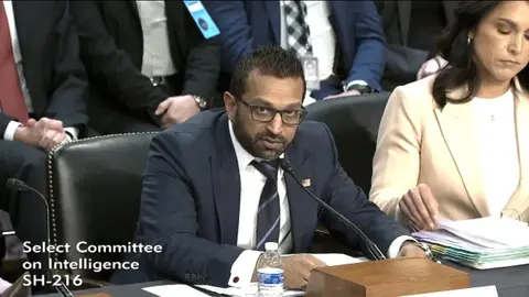 El director del FBI Kash Patel y su polémico festejo con el equipo de hockey de Estados Unidos