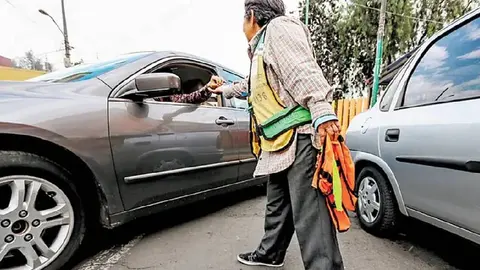 CDMX va contra los franeleros: buscarán cárcel para quienes aparten lugares en la calle