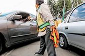 CDMX va contra los franeleros: buscarán cárcel para quienes aparten lugares en la calle